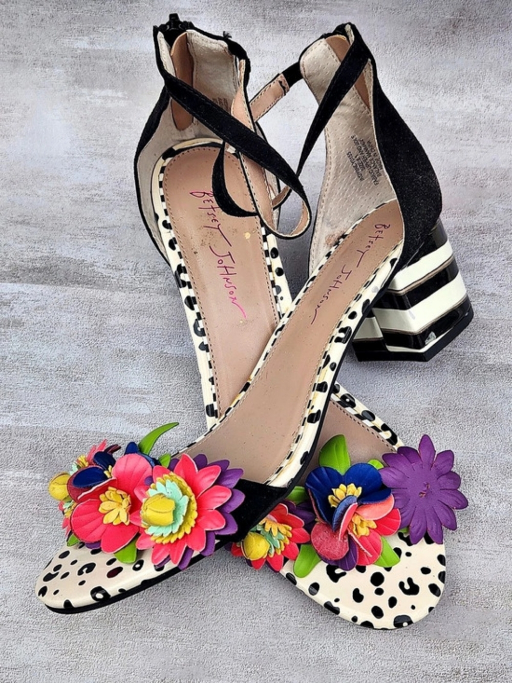 Betsey Johnson Indy Floral Heels in Black & Cream US 9.5